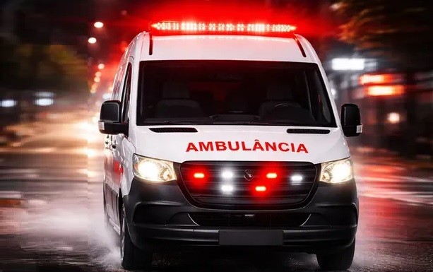 No centro de Naviraí, dupla abandona motocicleta e fogem ao verem giroflex