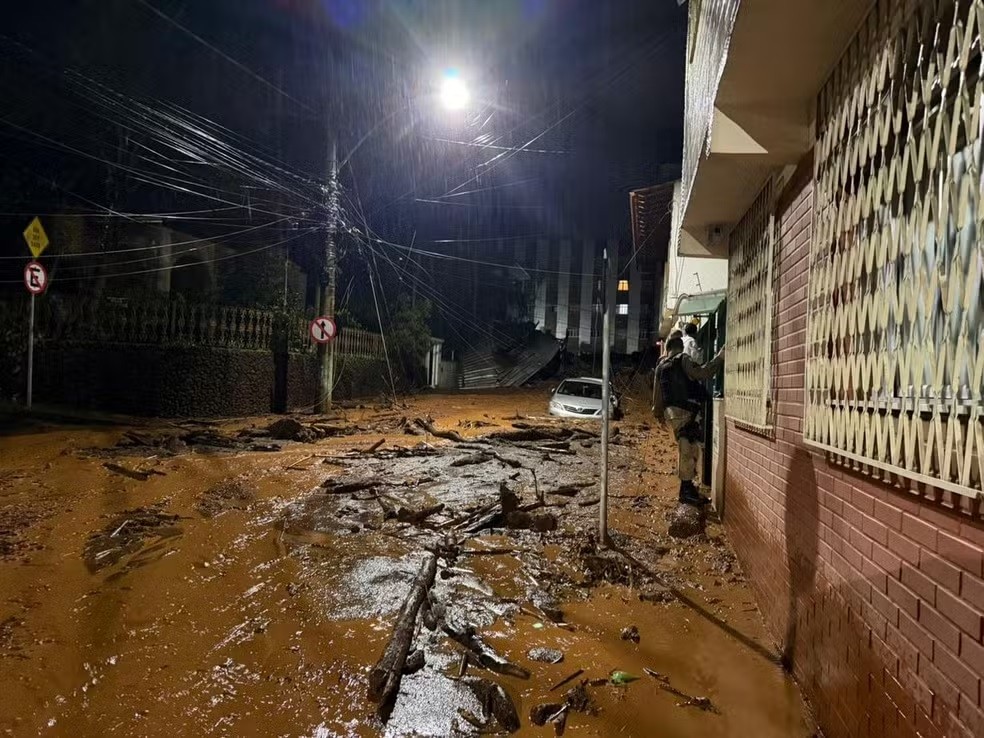 Chuva deixa 22 mortos e centenas de desabrigados em Juiz de Fora e Ubá; 45 estão desaparecidos