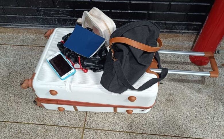 Jovem de Curitiba é presa com 5,3 kg de skunk em Dourados