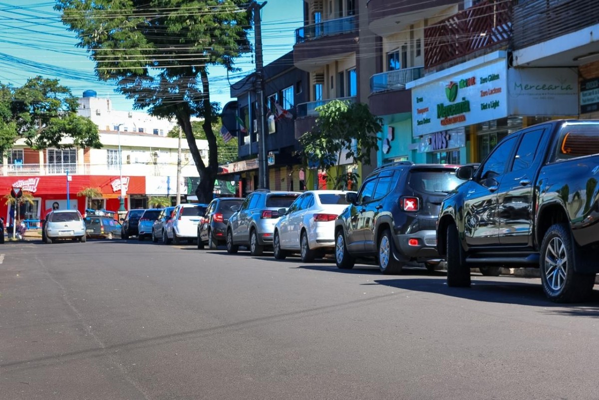 Zona azul gratuita busca criar vagas de estacionamento em Naviraí