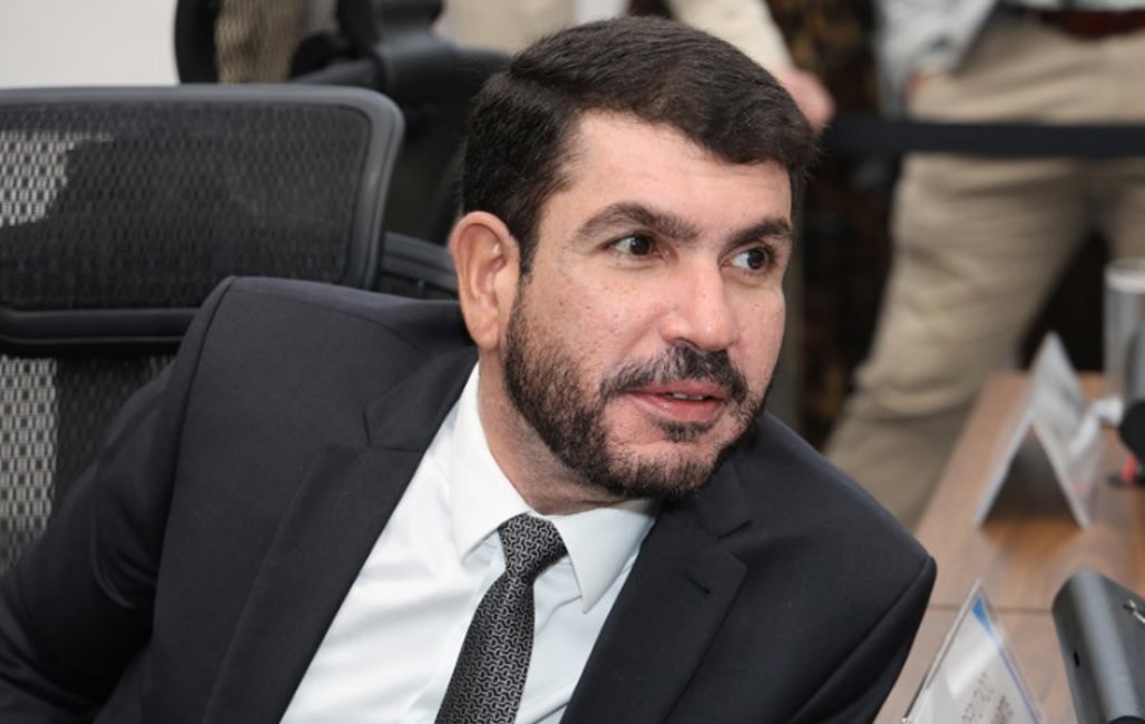 Jamilson Name cobra operação tapa-buracos na região do Nova Lima 