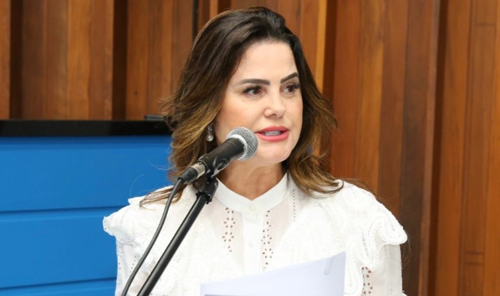 Mara Caseiro solicita asfalto na estrada da Serrinha, em Paraíso das Águas  