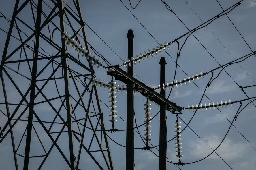 Conta de luz vai disparar em 2026, com clima seco e aumento de subsídios; entenda