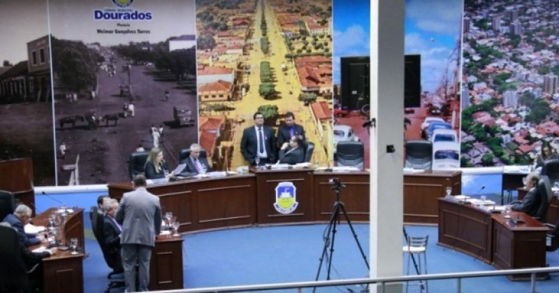 Por 17 votos a zero, a Câmara de Dourados rejeita pedido de cassação contra vereadores