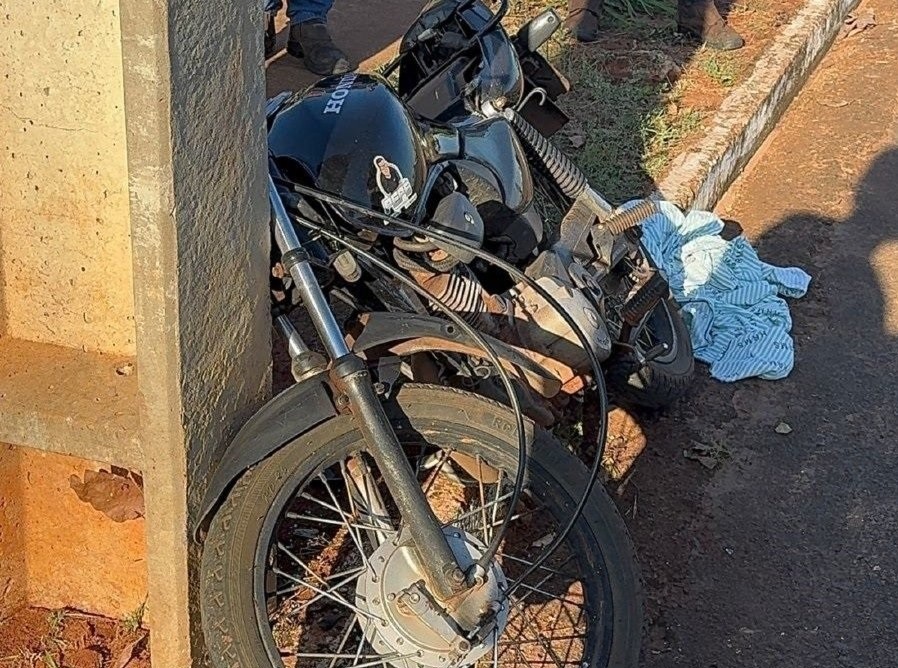 Motociclista morre após colidir contra poste em Nova Andrdina