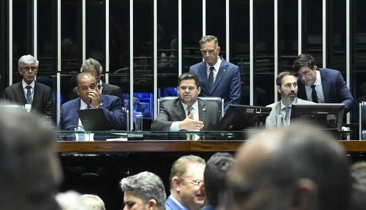 Dosimetria: Alcolumbre promulga lei que beneficia condenados pelo 8 de janeiro