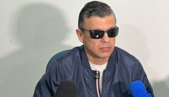 “Dor imensurável”, diz pai de jovem morto por engano em loja de veículos