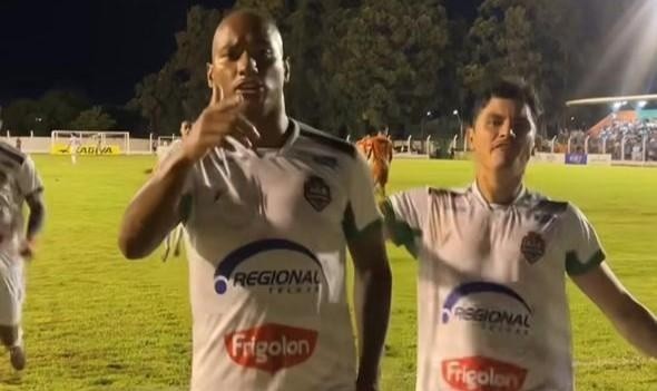 Alex Showco decide, Bataguassu goleia Naviraiense e está na decisão do Estadual