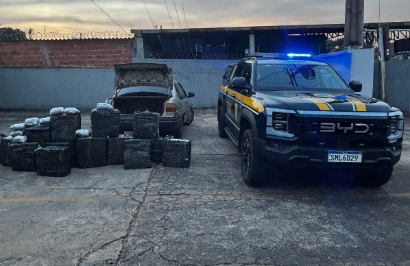 Motorista foge a pé e abandona carro com maconha e haxixe na BR-158 