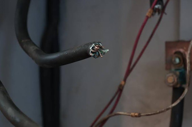 No Jardim Paraíso em Naviraí, empresa de tratamento de esgoto tem fiação elétrica furtada