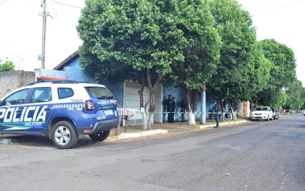 Homem mata companheira a facadas e tira própria vida