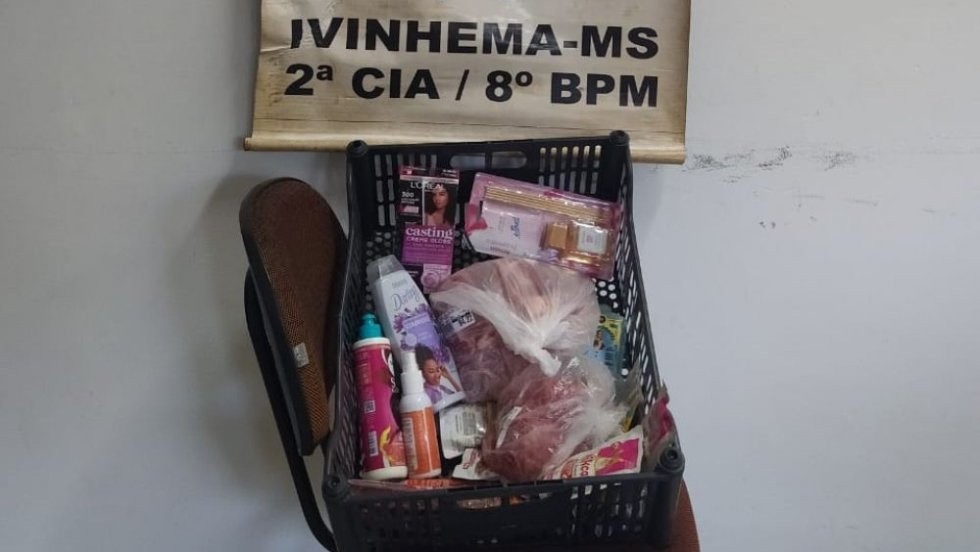 Em Ivinhema, mulher é flagrada furtando supermercado e acaba presa pela PM