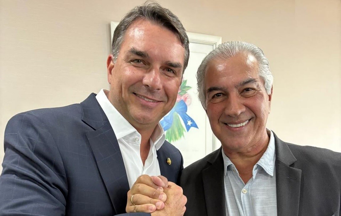 Reinaldo entrega relatório técnico do agro estadual a Flávio Bolsonaro