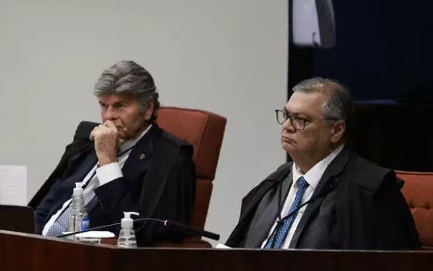 Fux suspende decisão de Dino que restabelecia posts de Nossa Senhora