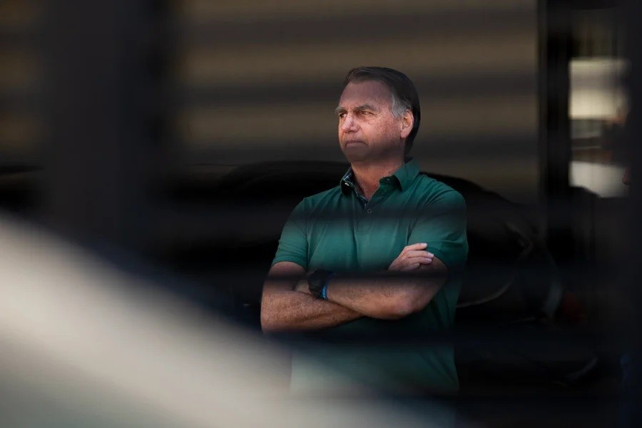 Moraes concede prisão domiciliar a Bolsonaro