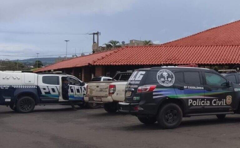 Homem é morto a facadas no estacionamento de churrascaria 