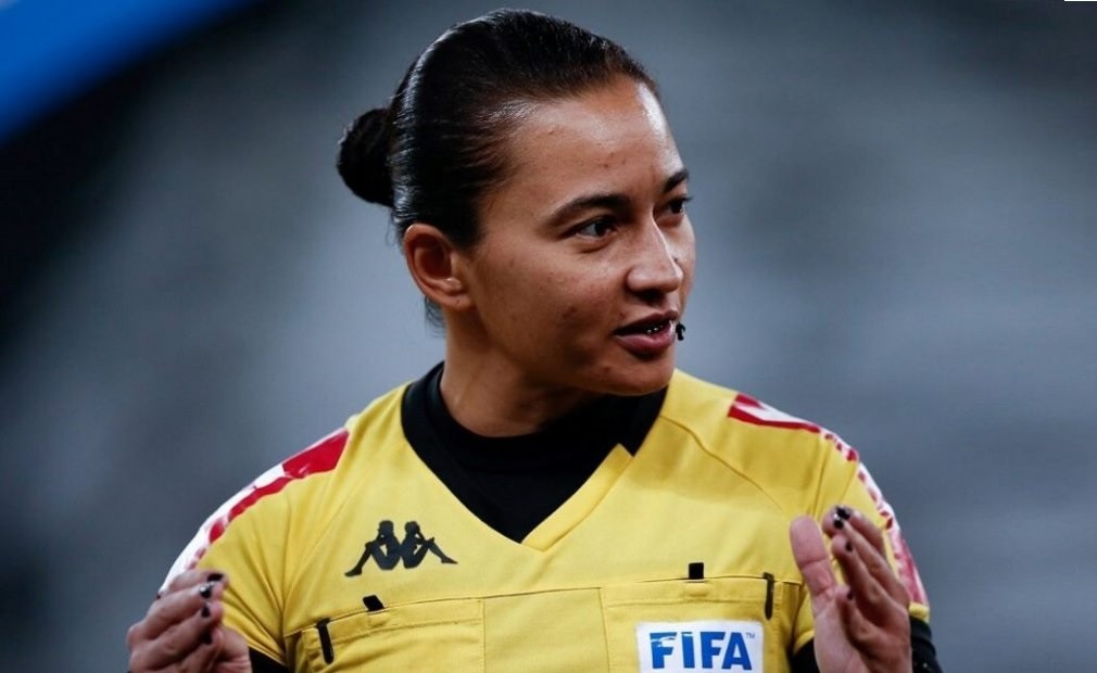Árbitra FIFA Edina Alves comanda duelo do Ivinhema F.C. na Copa do Brasil