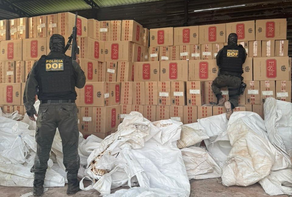 DOF apreende em Mundo Novo mais de 100 mil pacotes de cigarros em galpão 