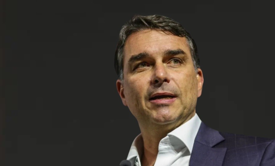 Por decisão de Moraes, Flávio não poderá visitar Bolsonaro antes do 1º turno