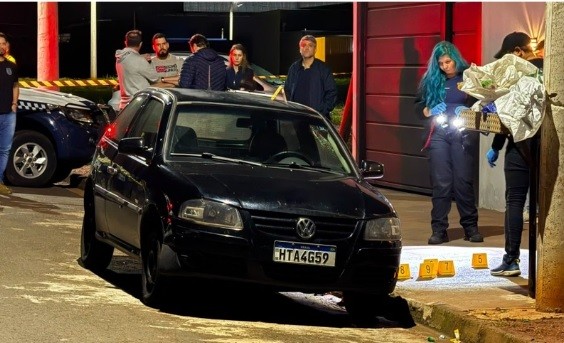  Atraído para falsa negociação, homem é assassinado a tiros dentro de carro