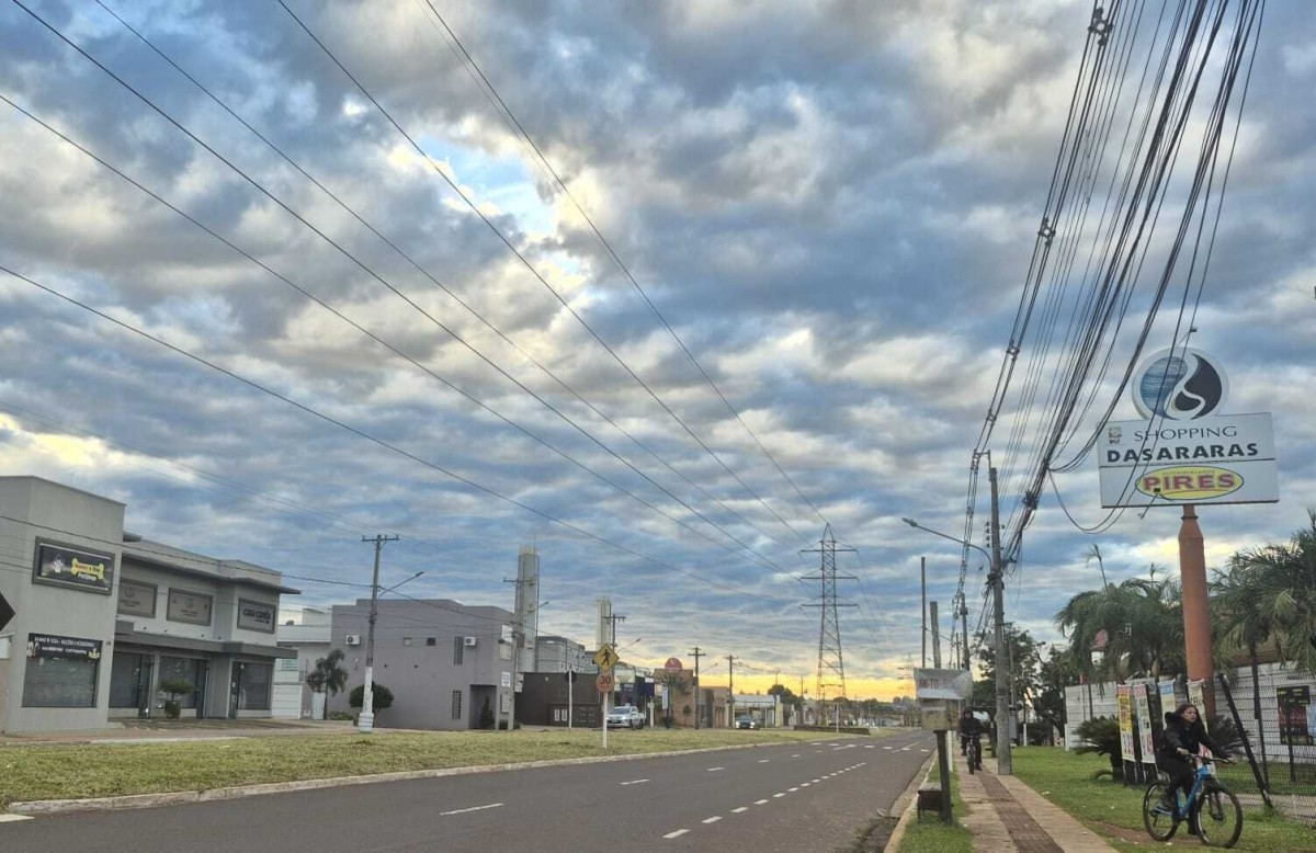Frente fria avança e traz chuva de até 100 mm neste sábado