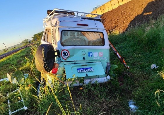 Casal morre em colisão envolvendo Kombi e carreta na BR-163 em Caarapó