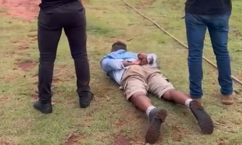 Condenado por homicídio é preso após agredir companheira e incendiar casa