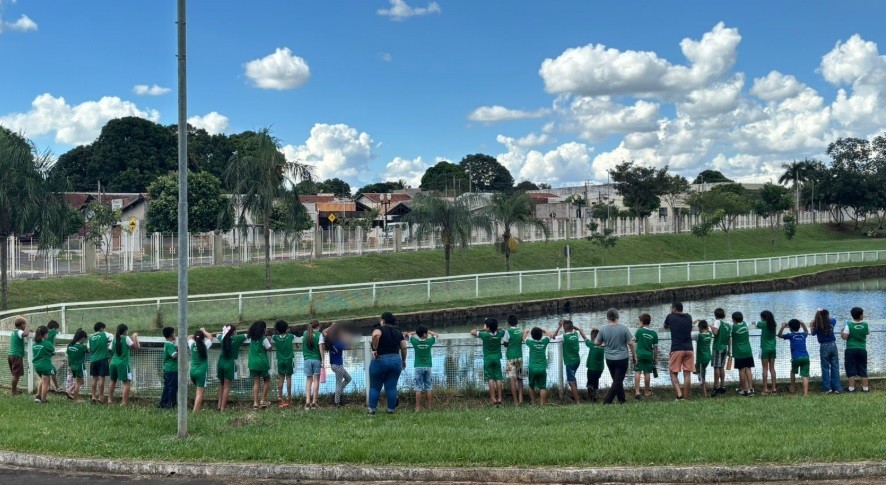 Ação Educativa Comemora o Dia Mundial da Água em Naviraí