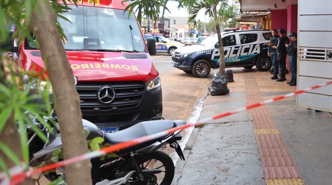 Criminosos invadem barbearia e executam homem a tiros na Capital